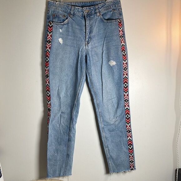 EUC H&M Denim Light Wash Ankle Aztec Pinstripe Distressed Design Jeans 28/6 - Picture 2 of 9